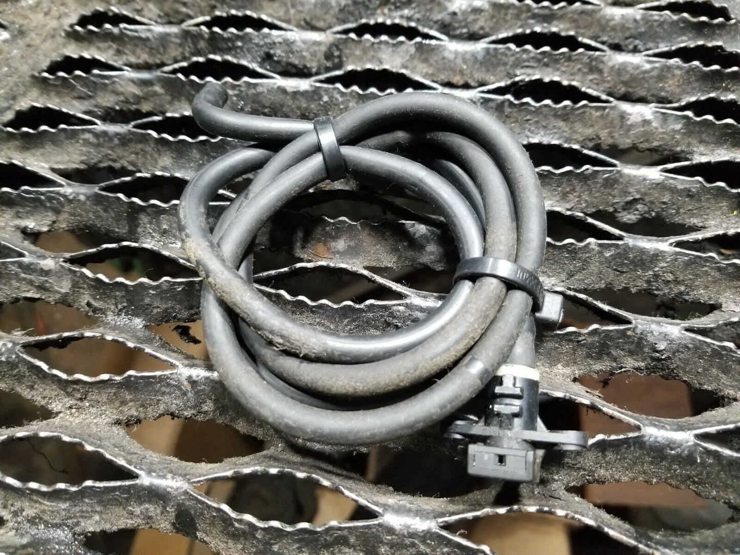 12 13 14 15 Kia Rio Windshield Washe Spray Nozzle Jet W/ Hose Pipe 2pcs OEM
