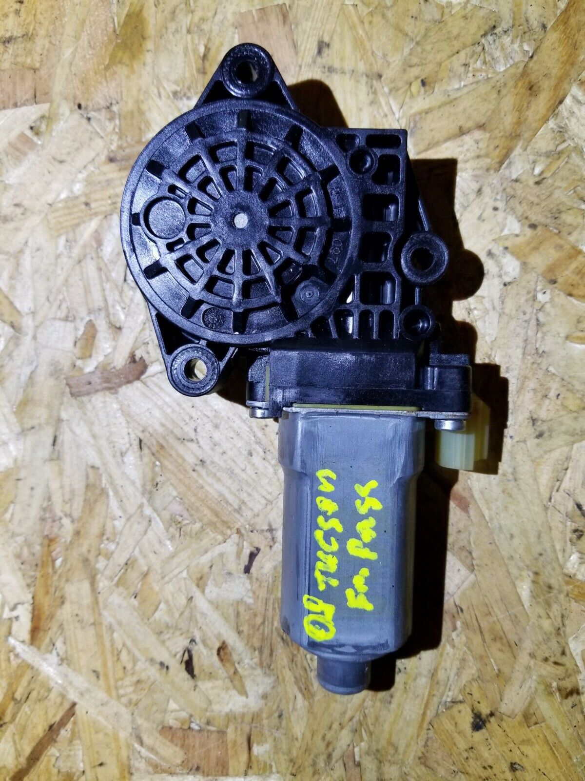 07 08 09 Hyundai Tucson Front Right Passenger Door Window Motor OEM 89k