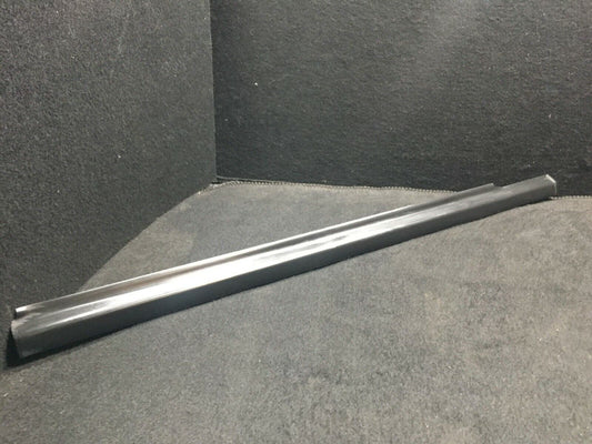99 00 01 02 03 Mercedes W163 Rear Pass Side Door Window Glass Molding OEM D34