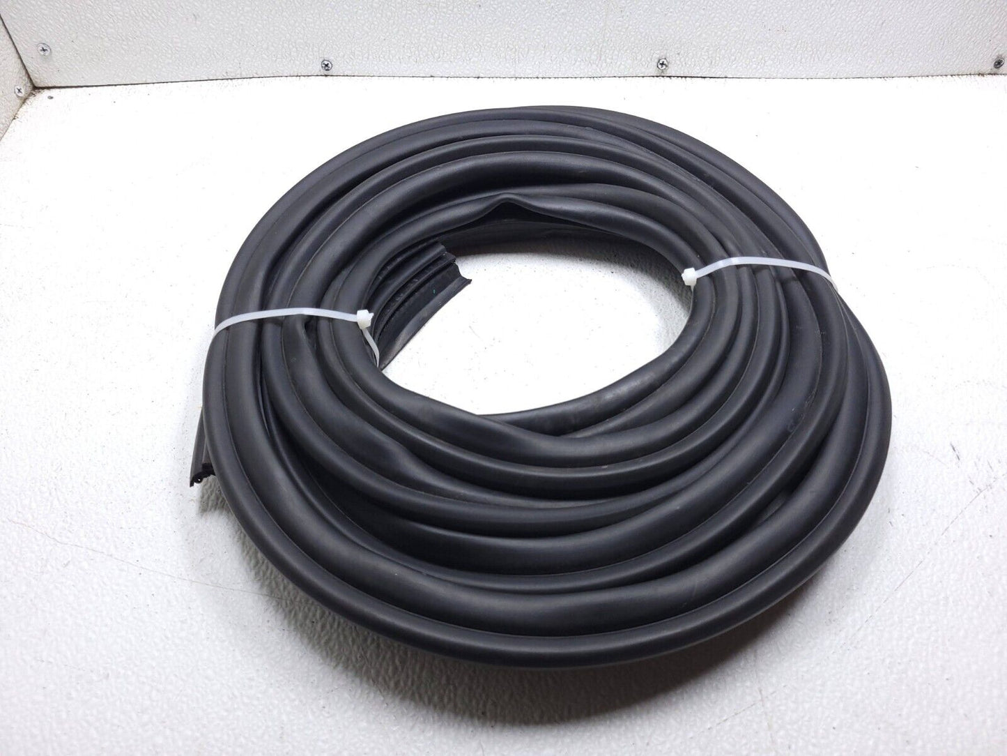 12 13 14 15 16 17 Audi A7 Trunk Weatherstrip Seal Rear OEM