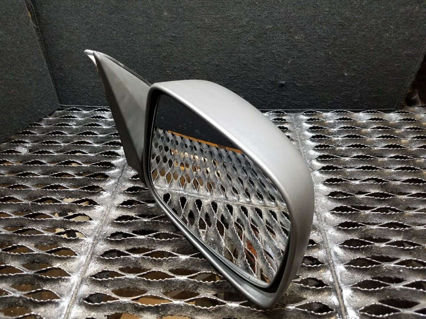 04 2004 Chevrolet Colorado Passenger Right Door Side View Mirror OEM #115