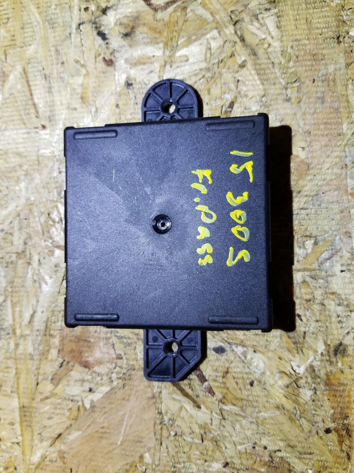 12 13 14 15 16 17 Chrysler 300 Front Right Pass Door Control Module OEM 43k