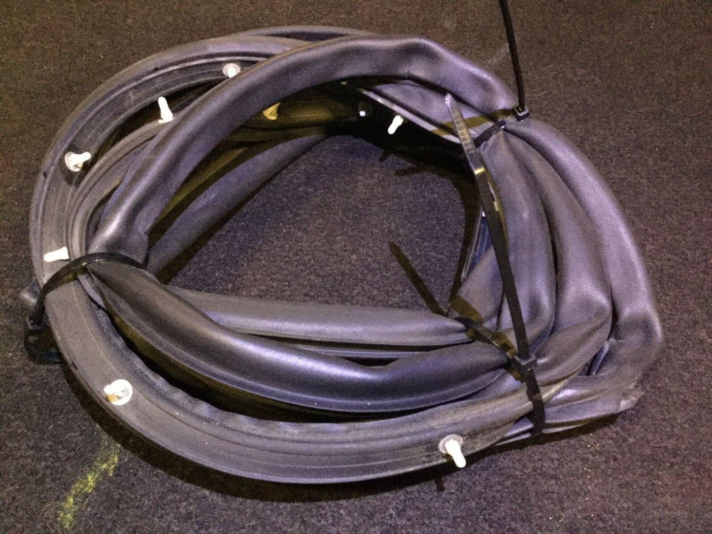 06 07 08 09 10 Hyundai Sonata Rear Driver Door Outer Weatherstrip Seal OEM D12