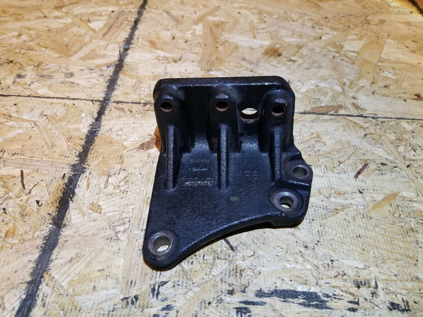 07 08 09 10 Chrysler Sebring 2.4l Engine Mount Btacket OEM