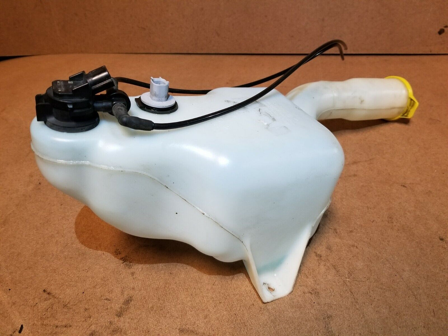 05 06 07 Dodge Magnum Washer Fluid Reservoir Tank 04805737aa OEM