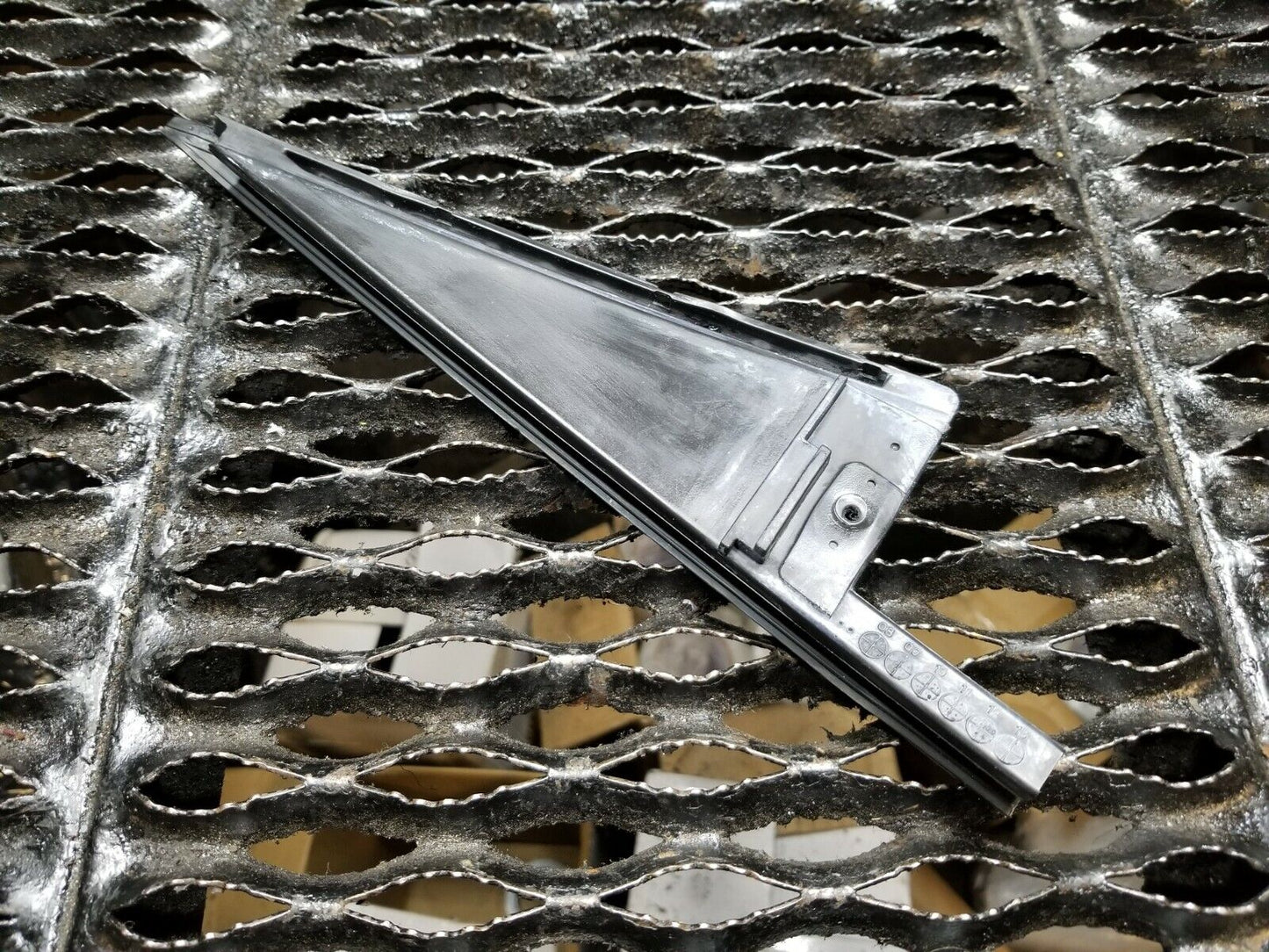 11 12 13 Kia Soul Right Passenger Side Rear Door B Pillar Trim Molding OEM