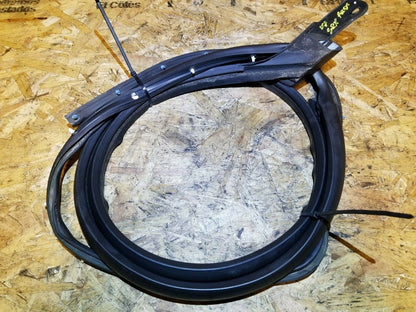 06 07 08 09 Cadillac SRX Front Right Pass Side Door Glass Weatherstrip Seal OEM