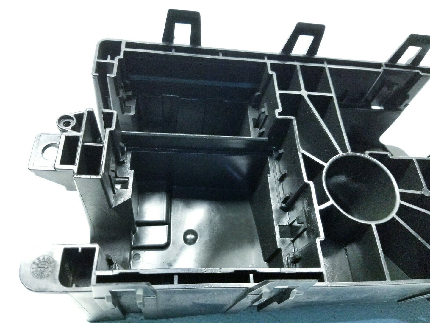 15 16 17 18 Chevy Impala 2.5l Fuse Box Lower Bracket OEM