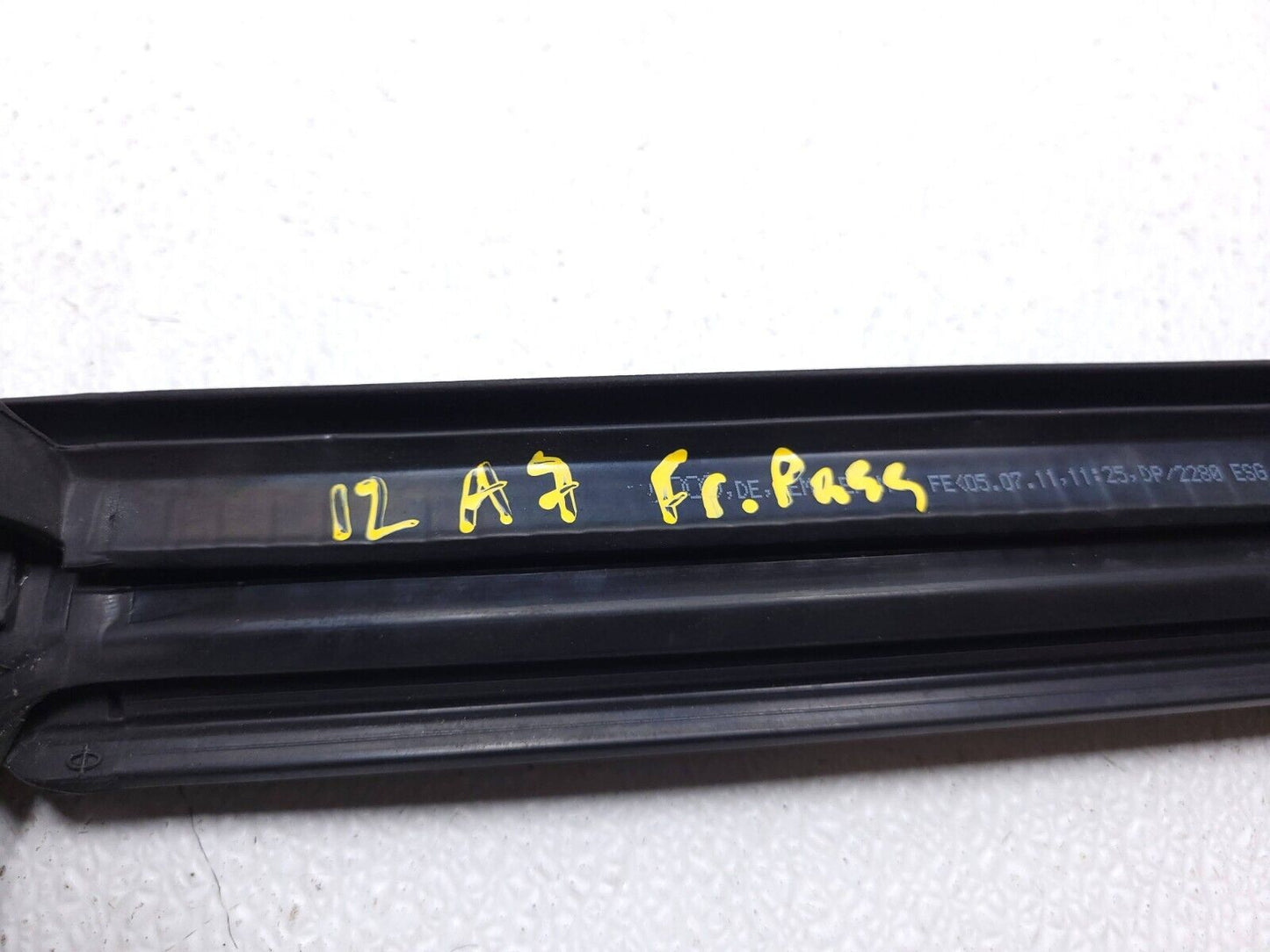 12 13 14 15 16 17 Audi A7 Door Weatherstrip Seal Front Right Passenger Side OEM