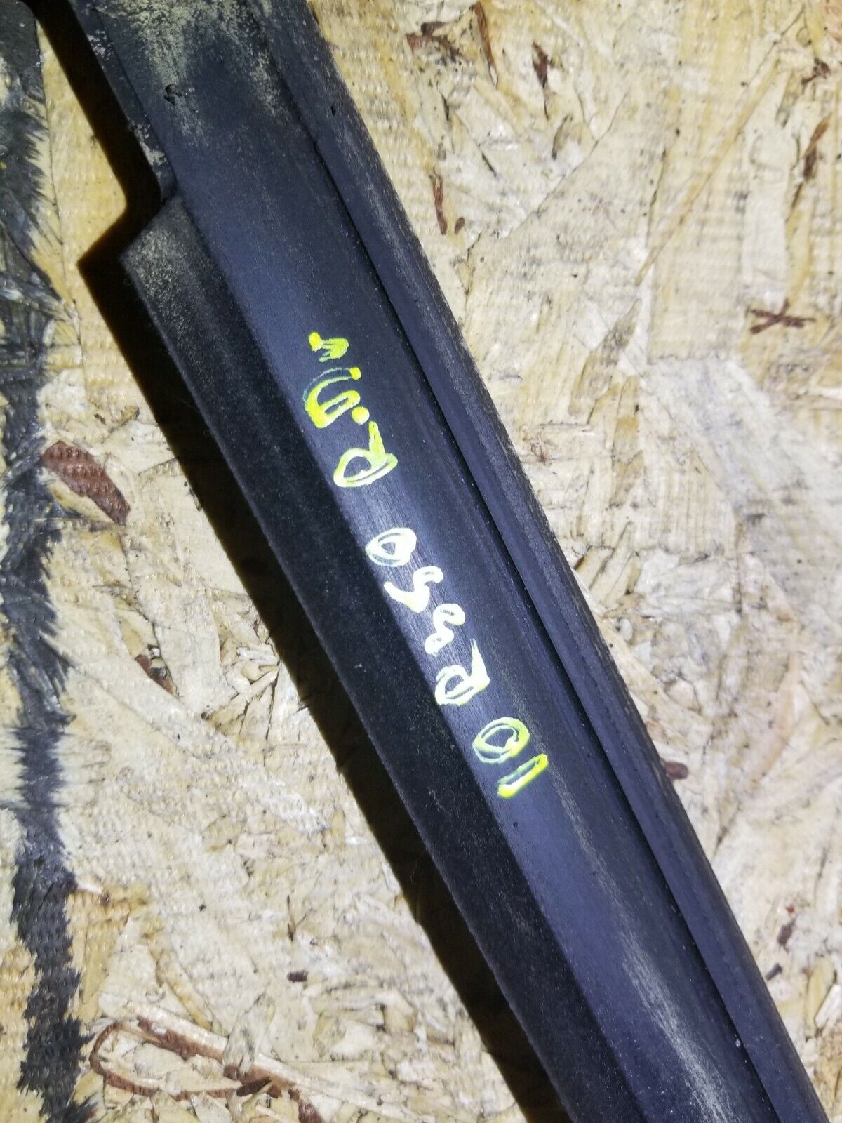 07 08 09 10 Mercedes R350 Rear Left Driver Door Window Belt Seal Molding OEM