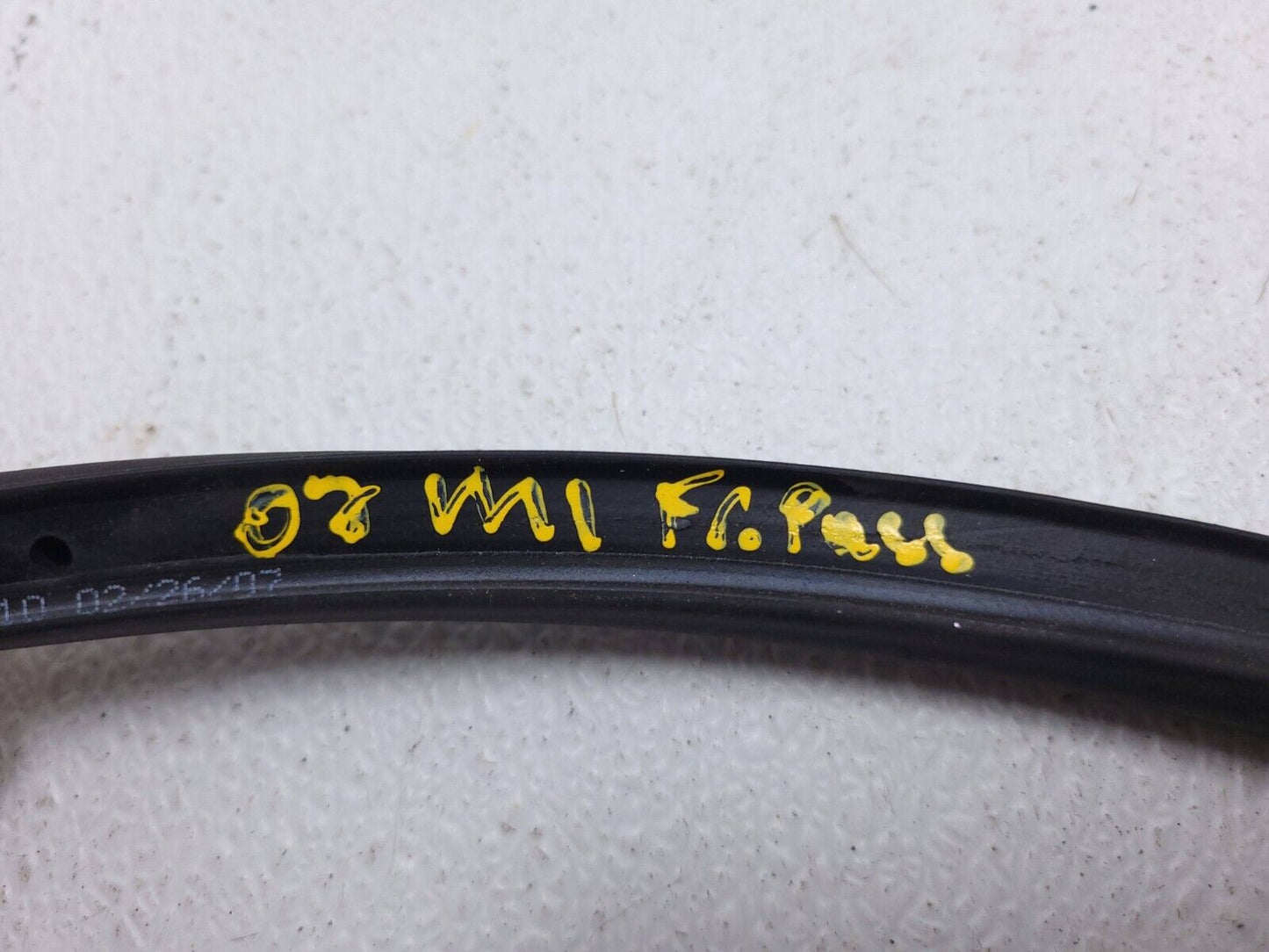 06 07 08 09 10 11 Mercedes Ml500 Door Weatherstrip Seal Front Right Pass OEM