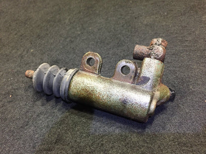 04 05 06 Scion Xa Clutch Slave Cylinder 31470-52011 OEM D18