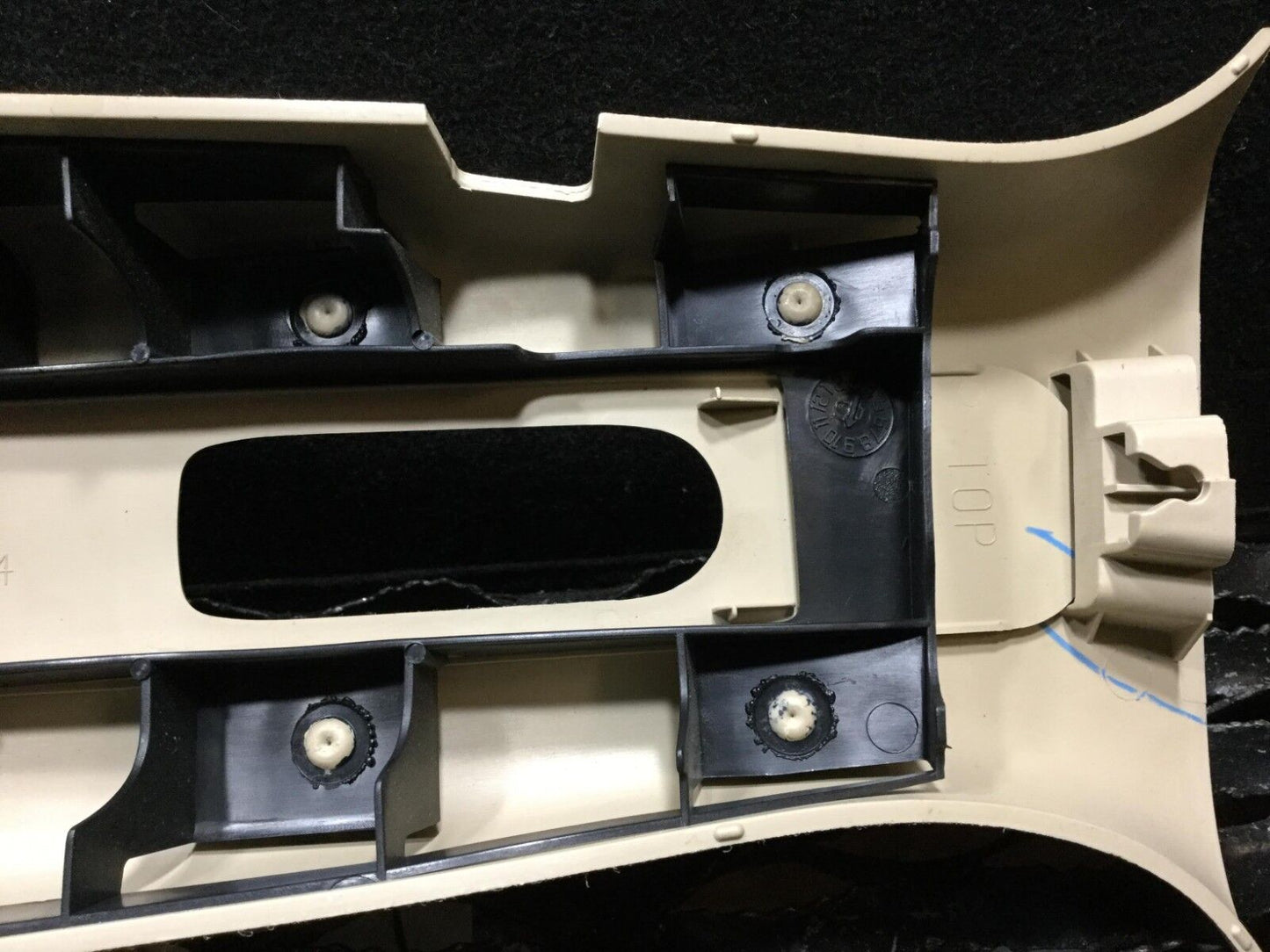 07 08 09 Suzuki Vitara Xl-7 Xl7 Right Pass Upper B Pillar Seat Belt Cover OEM