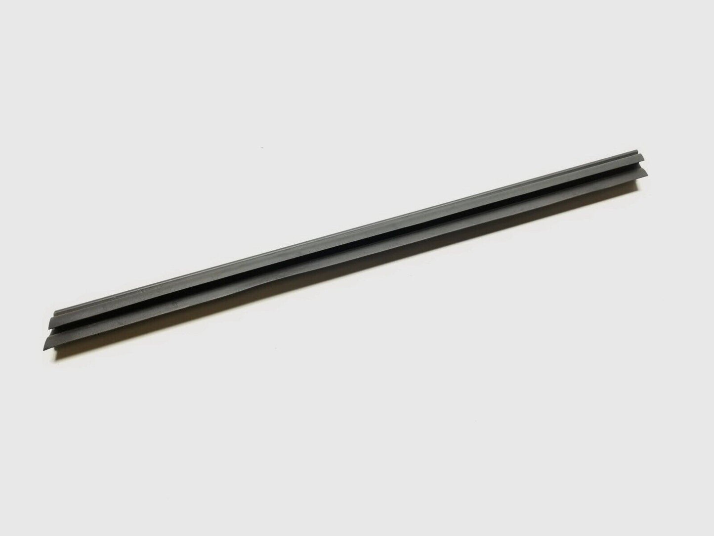 07 - 13 Suzuki Sx4 Hatchback Rear Door Lower Weatherstrip Seal Pass Right OEM