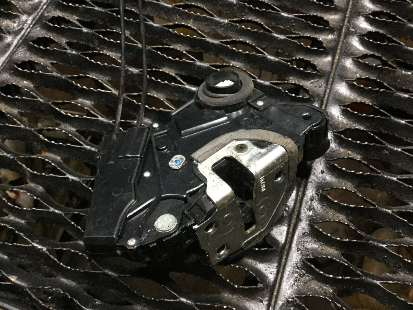 04 05 06 07 08 09 Toyota Prius Front Right Passenger Door Lock Actuator OEM