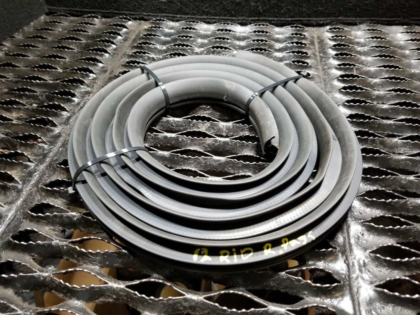 12 13 14 15 Kia Rio Rear Right Pass Side Door Weatherstrip Seal OEM