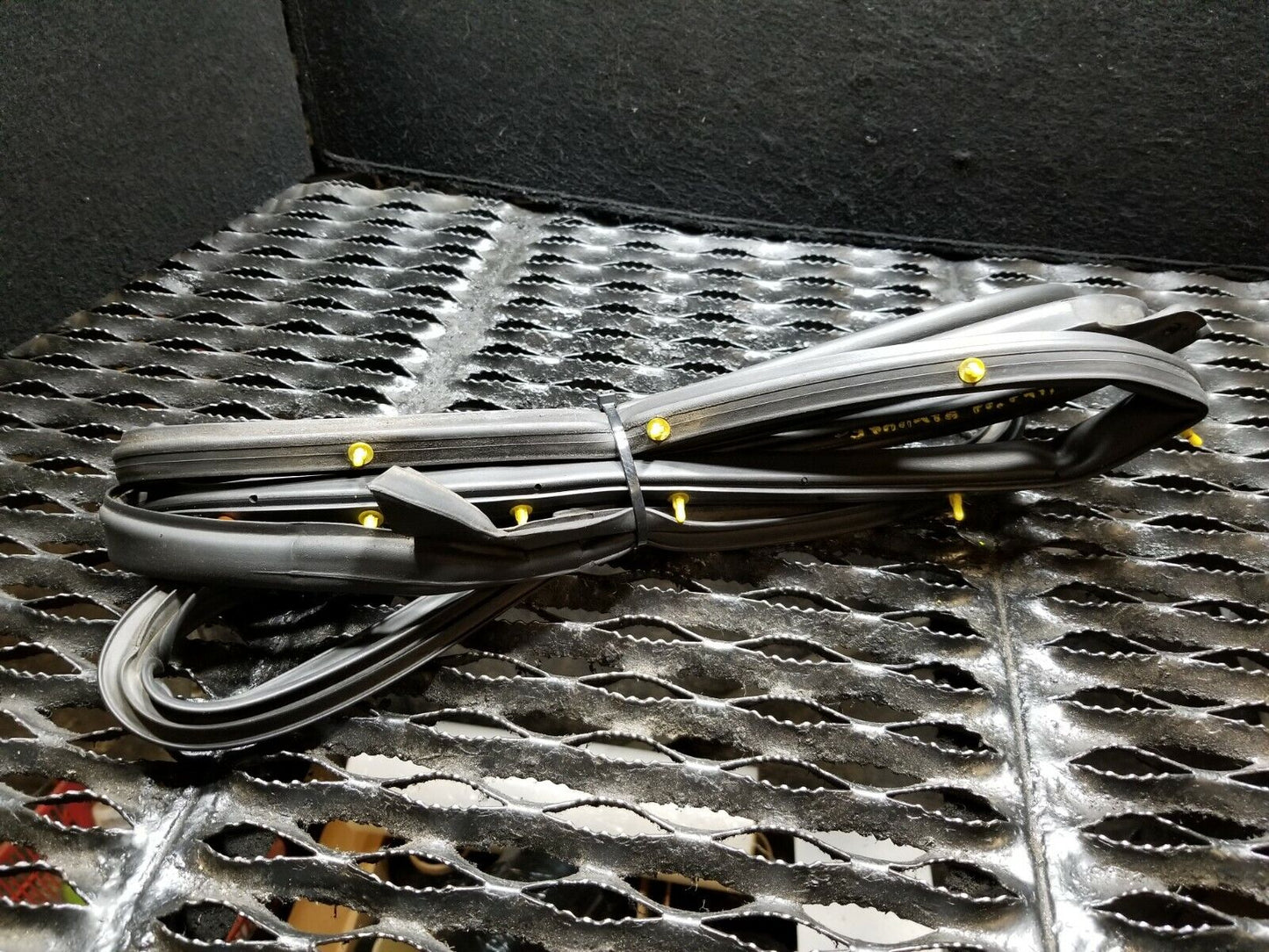 06 07 08 09 10 Hyundai Sonata Front Right Passenger Door Weatherstrip Seal OEM