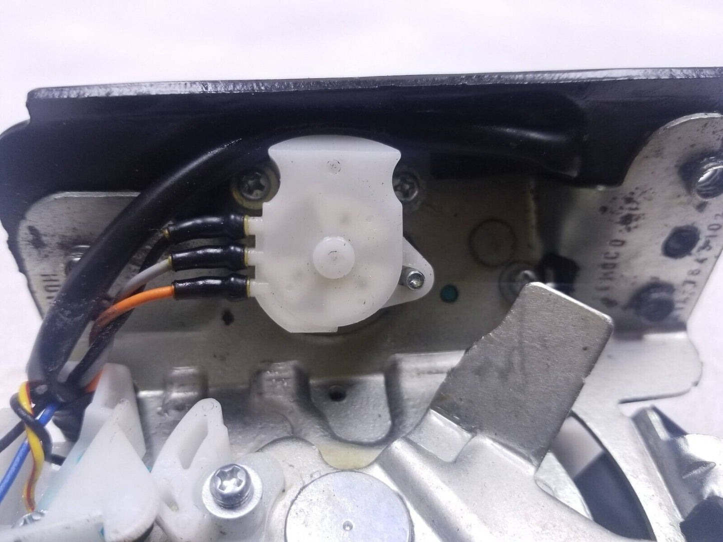 2017 - 2019 Lincoln MKT Rear Trunk Lid Lock Latch Actuator Motor OEM