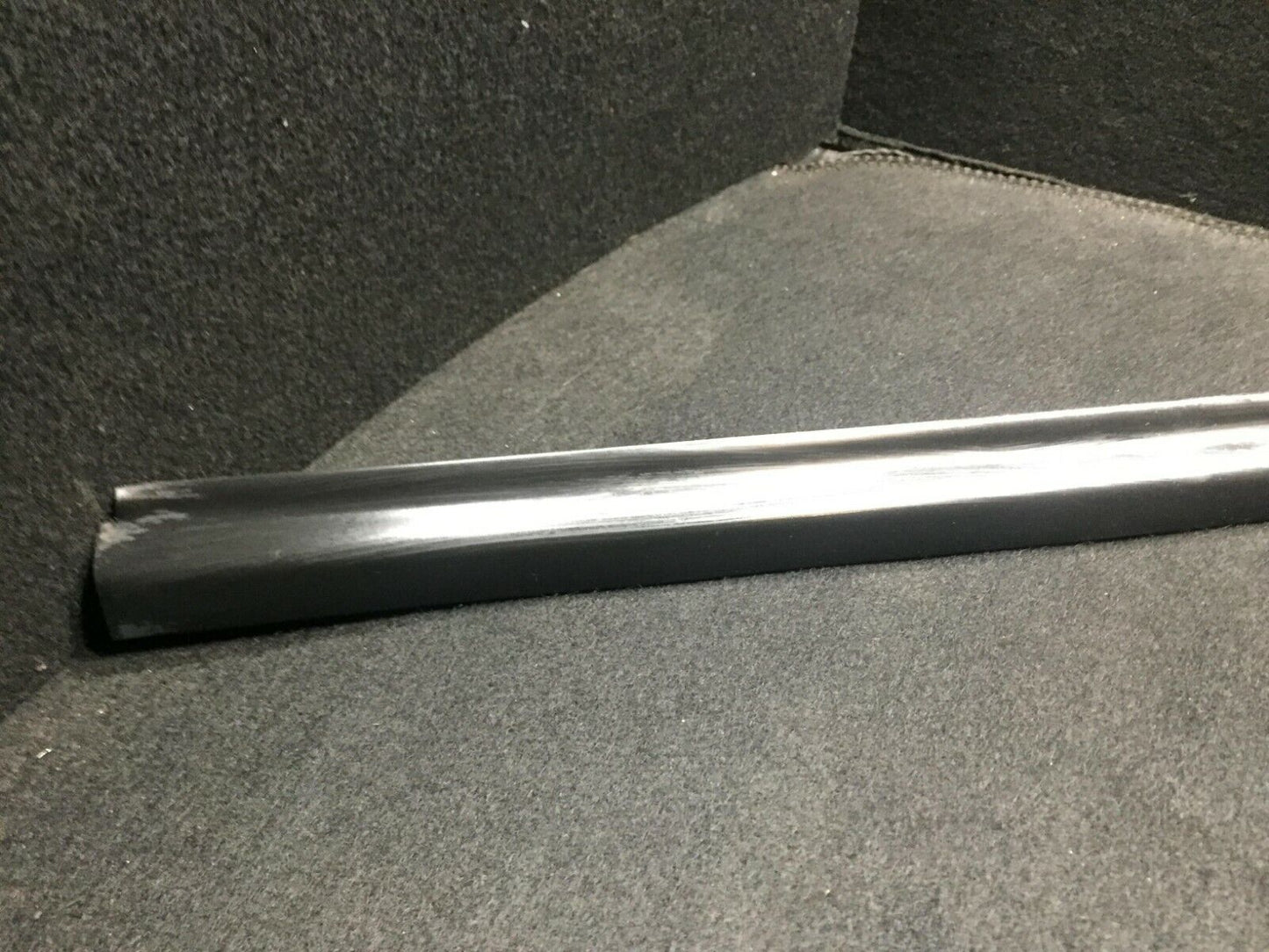99 00 01 02 03 Mercedes W163 Rear Pass Side Door Window Glass Molding OEM D34