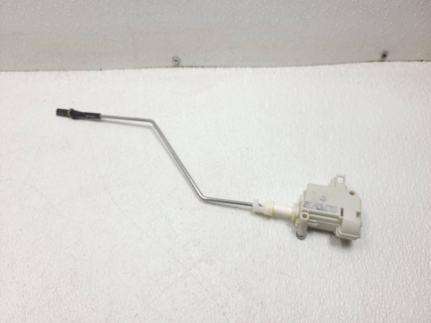 09 10 11 12 Volkswagen Cc Fuel Tank Door Lid Lock Actuator OEM