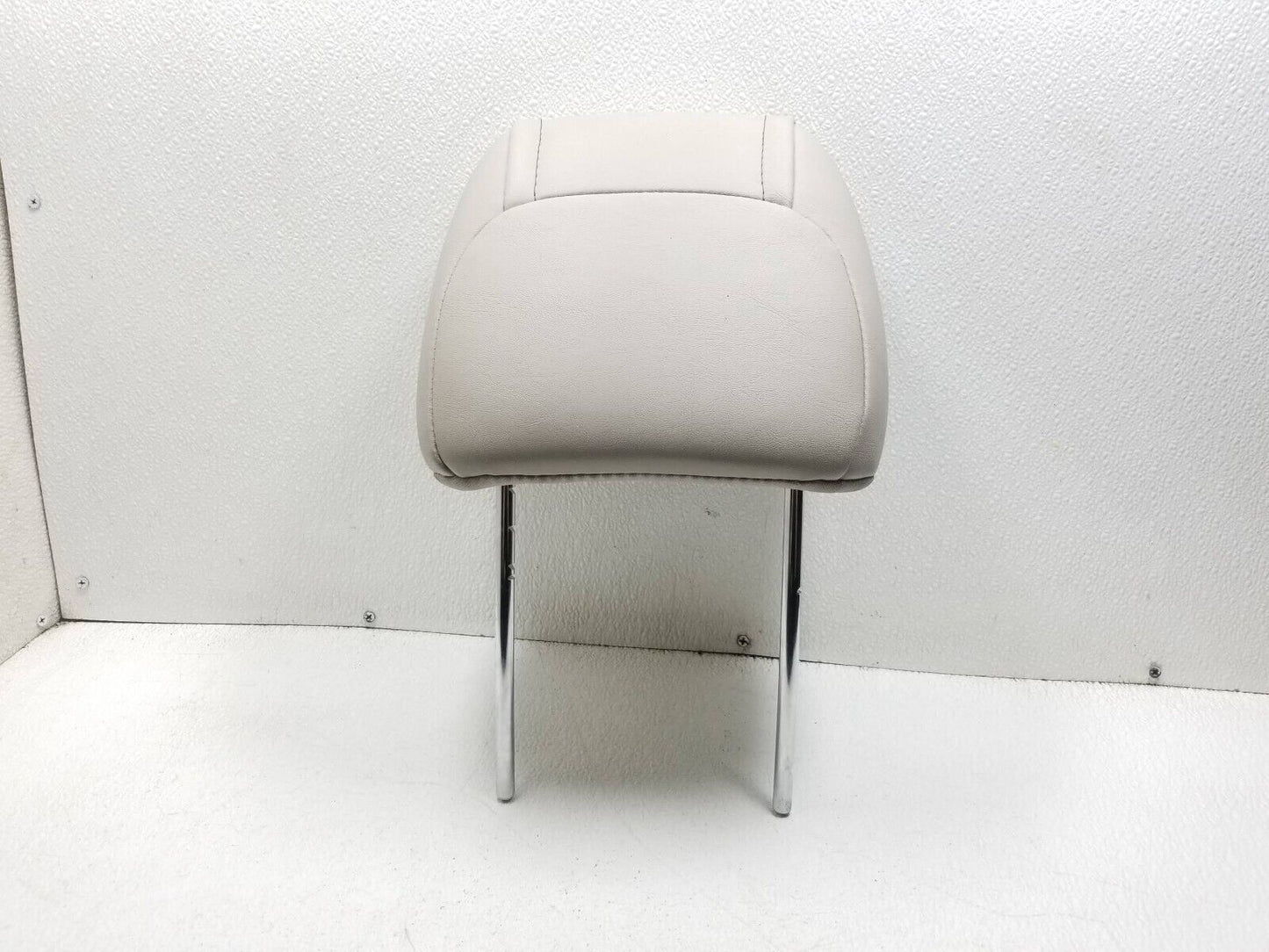 2006 - 2010 Jeep Grand Cherokee Front Driver Seat Headrest OEM