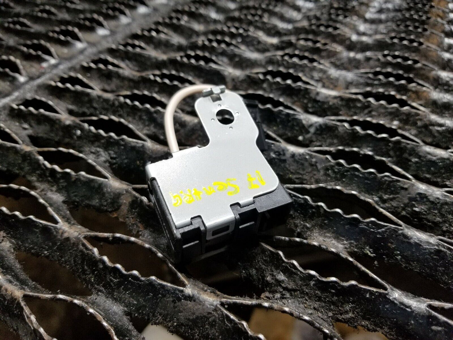 16 17 18 Nissan Sentra Rear Back Window Glass Defrost Relay OEM 40k