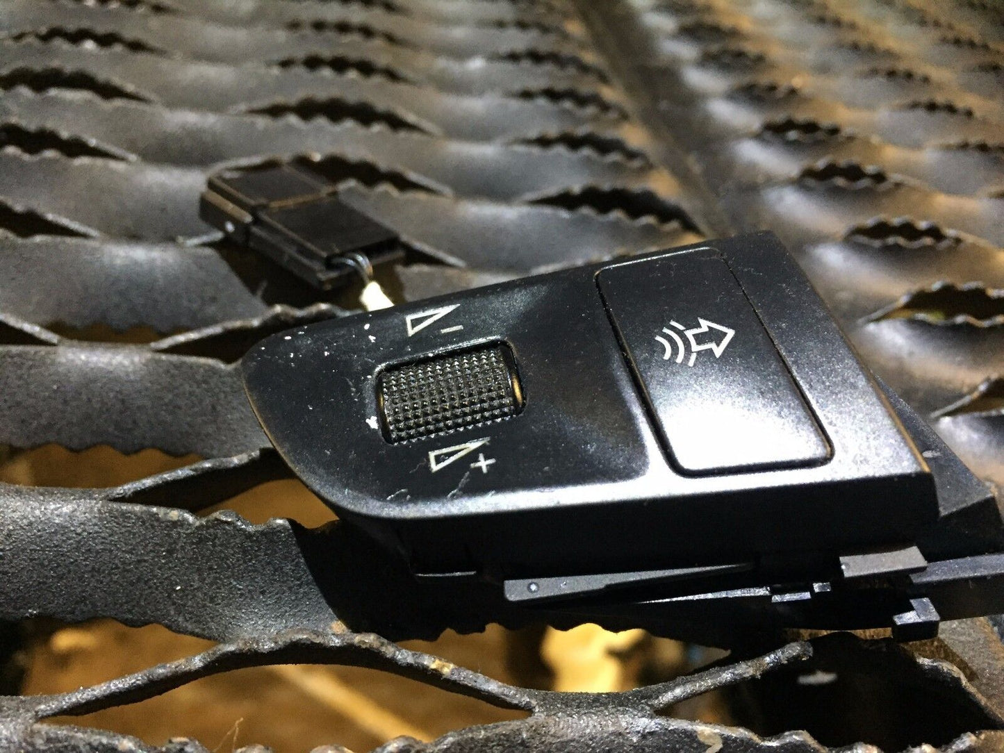 05 06 07 08 Audi A6 C6 Steering Wheel Switch Control Button 4f0951527a OEM