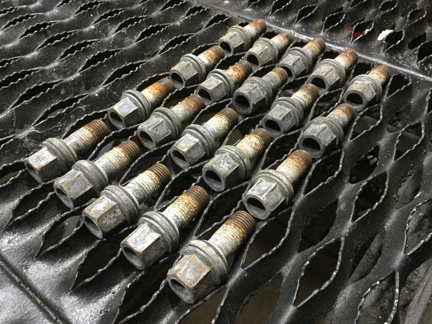 02 03 04 05 06 07 08 Audi A4 - Wheel Bolt Lug Nut 20pcs OEM