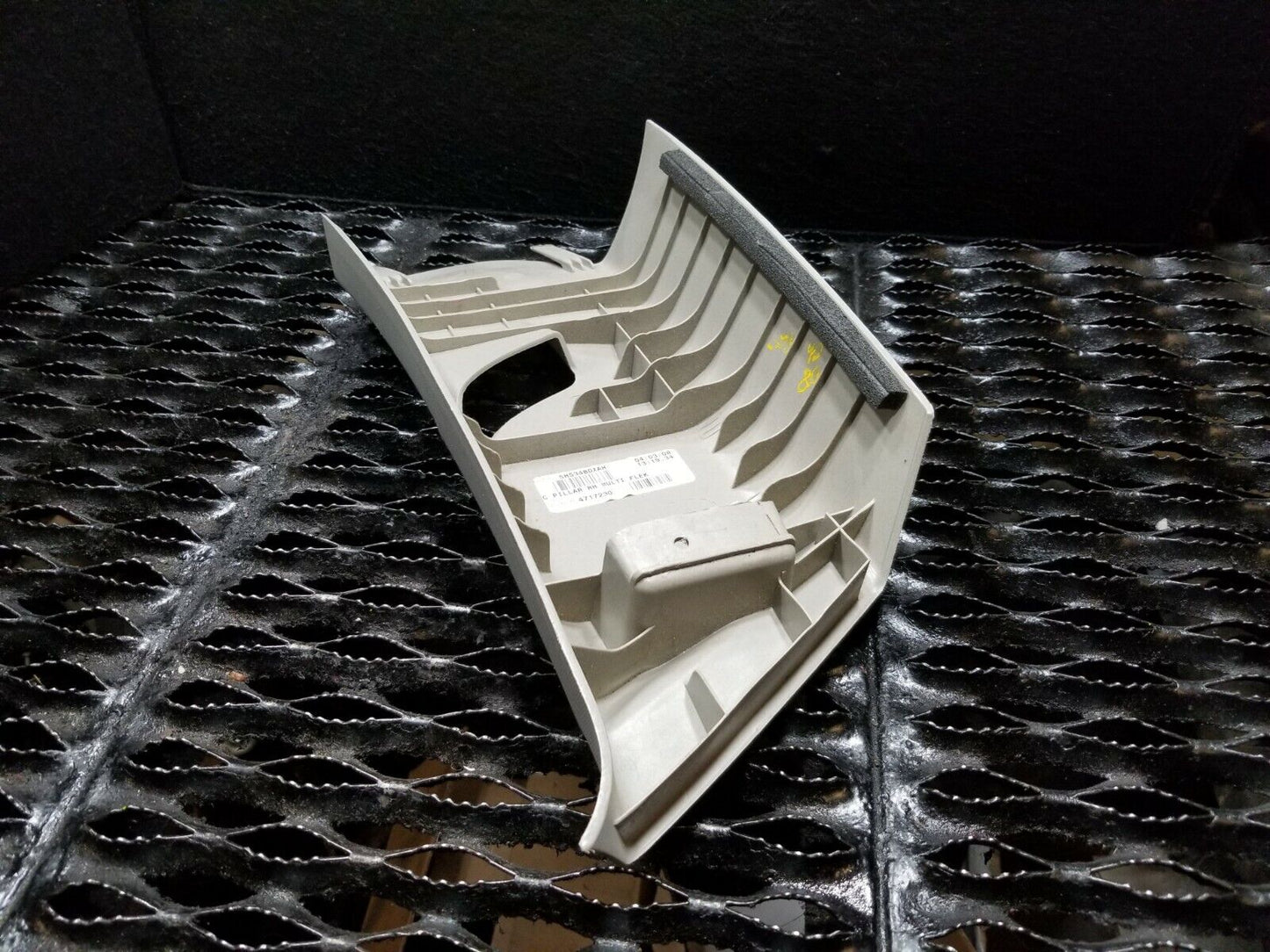 06 07 08 09 10 Jeep Grand Cherokee Right Passenger Side B Pillar Trim OEM