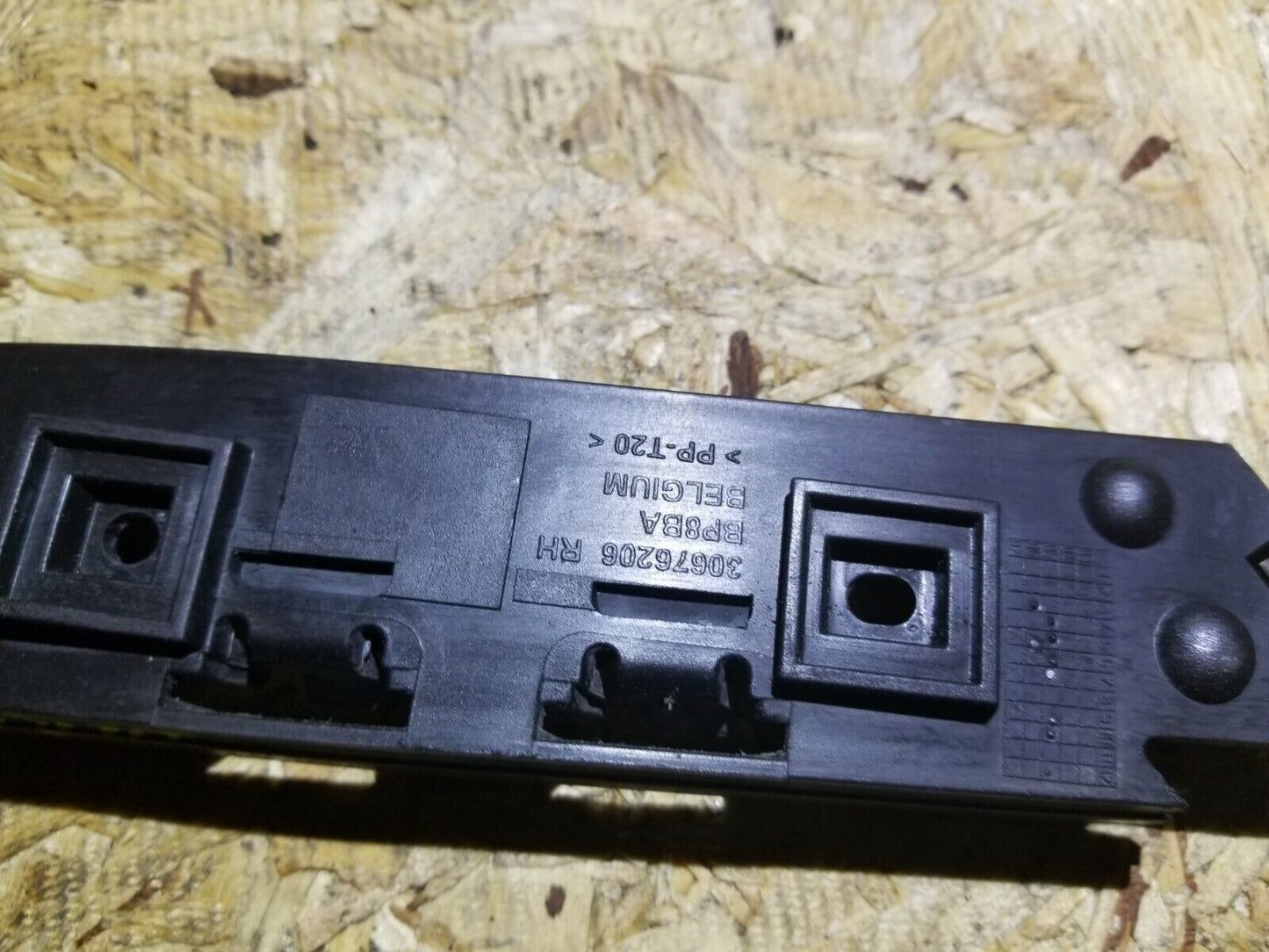 05 06 07 Volvo S40 Rear Bumper Mount Bracket 4pcs OEM