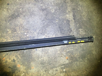 99 00 01 02 03 Mercedes W163 Front Pass Side Door Window Glass Molding OEM D34