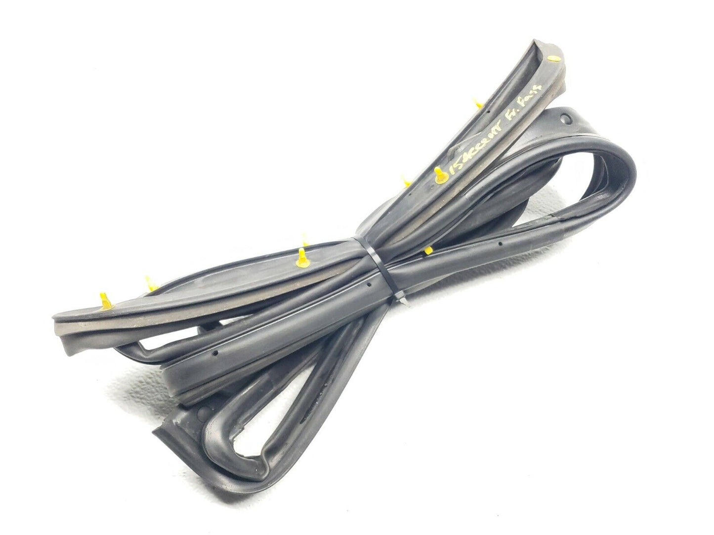 15 16 17 Hyundai Accent Hatch Front Right Pass Door Weatherstrip Seal OEM