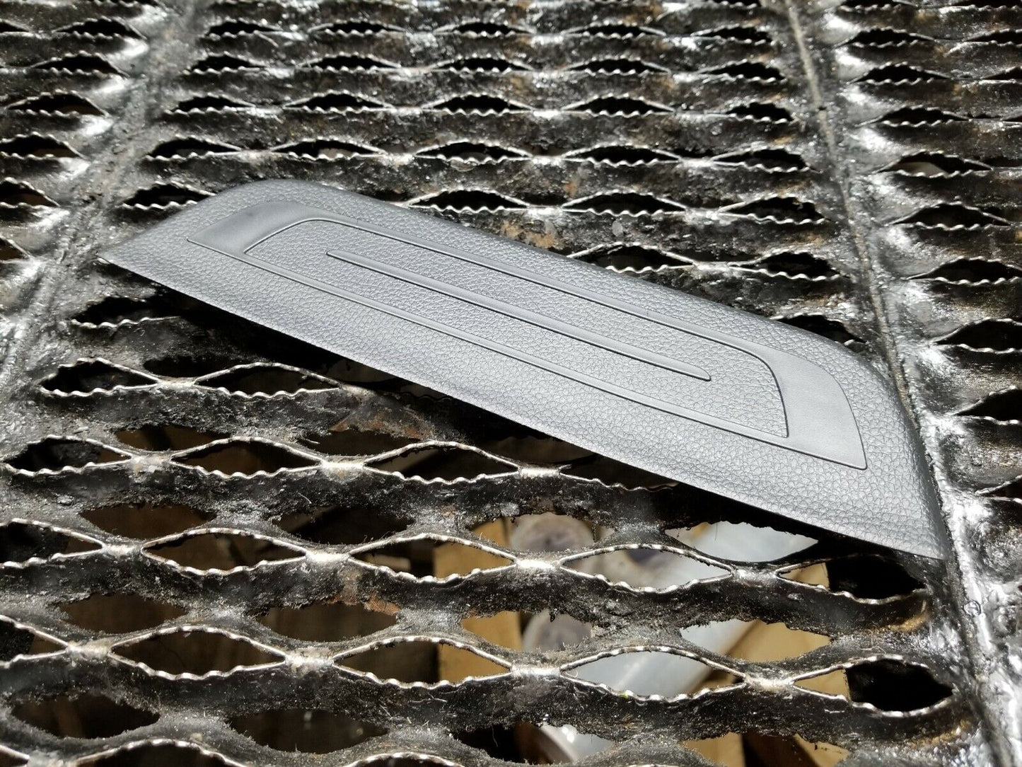 14 15 16 17 Hyundai Elantra Gt Interior Rear Sill Plate Right Passenger Side OEM