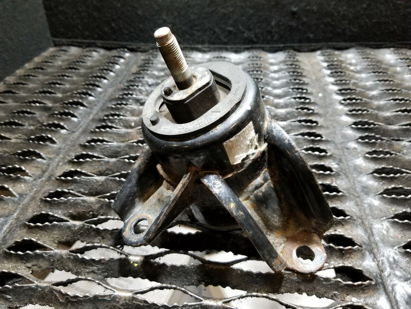 12 13 14 15 16 Hyundai Veloster Engine Motor Mount Right Passenger Side OEM