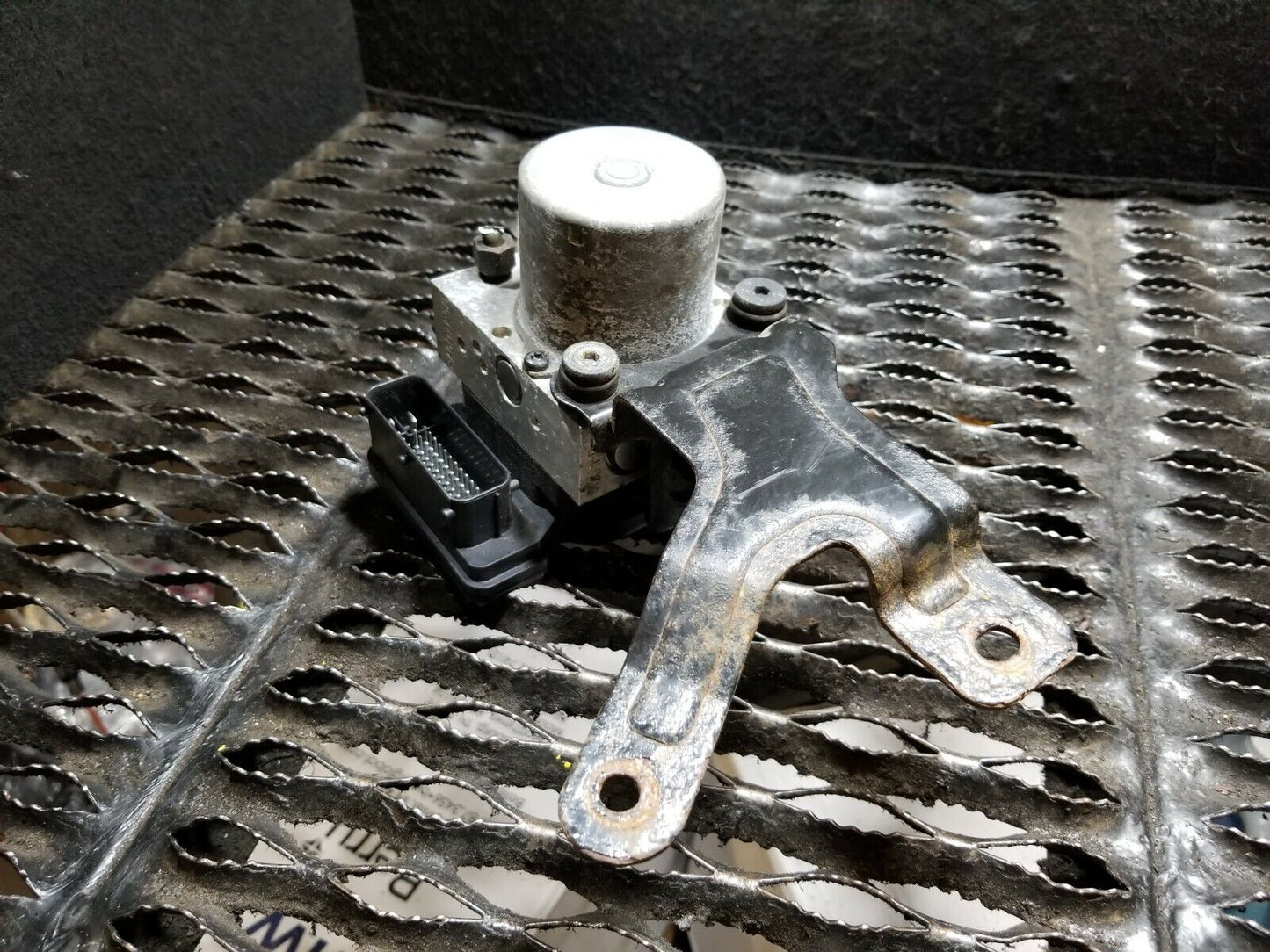 12 13 14 15 16 Hyundai Veloster ABS Anti Lock Brake Pump OEM