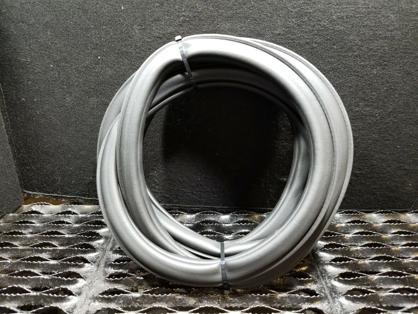 10 11 12 13 14 VW Passat Rear Passenger Side Door Weatherstrip Seal OEM 41k