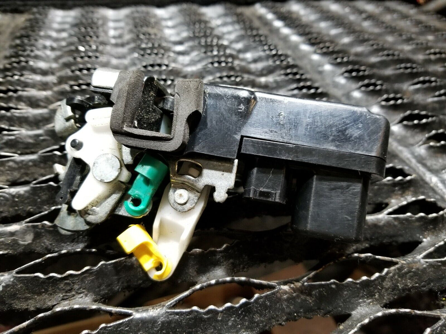 05 06 07 Dodge Magnum Rear Left Driver Side Door Lock Latch Actuator OEM