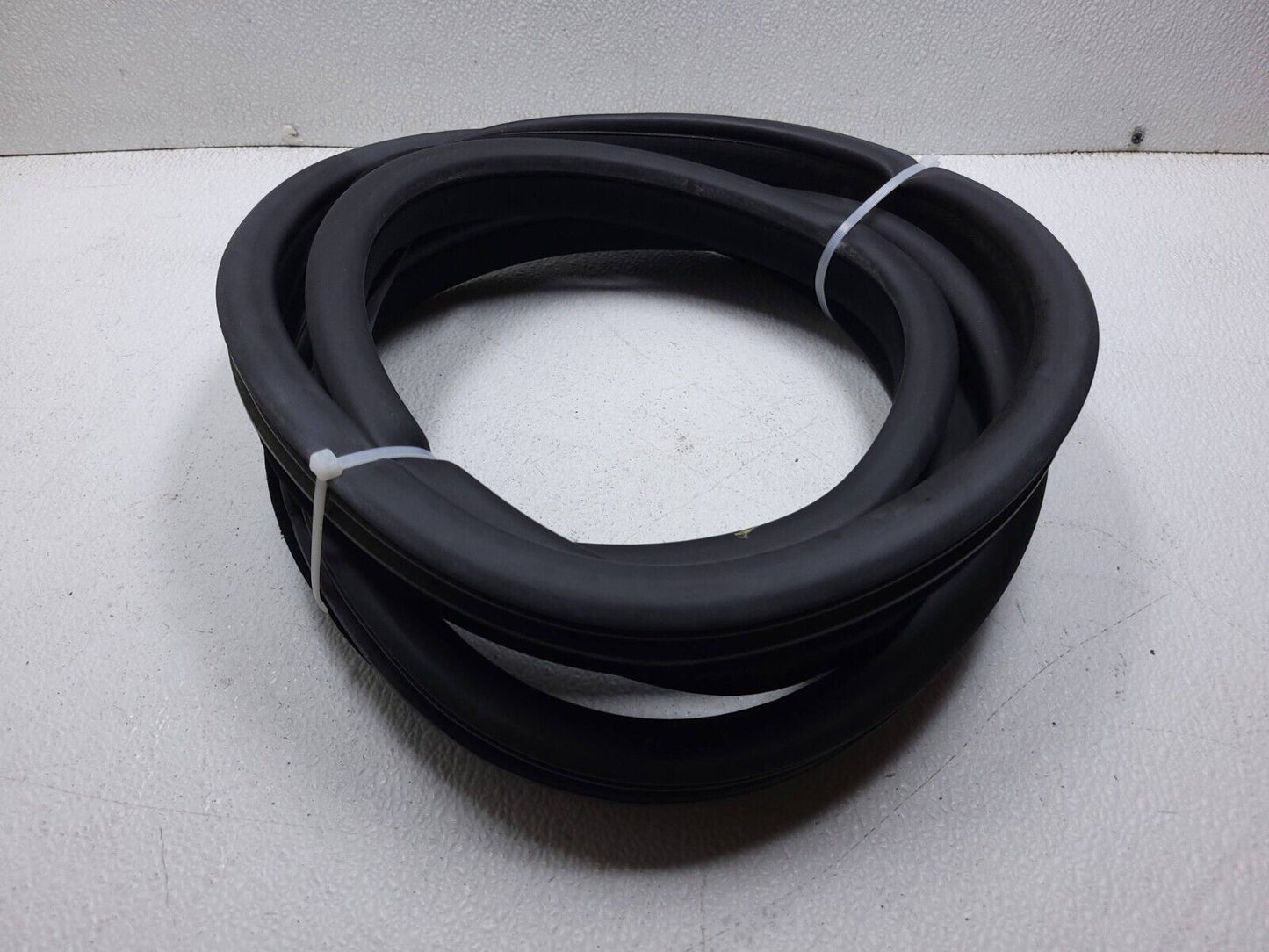 06 07 08 09 10 11 Mercedes Ml500 Door Weatherstrip Seal Rear Right Pass Side OEM