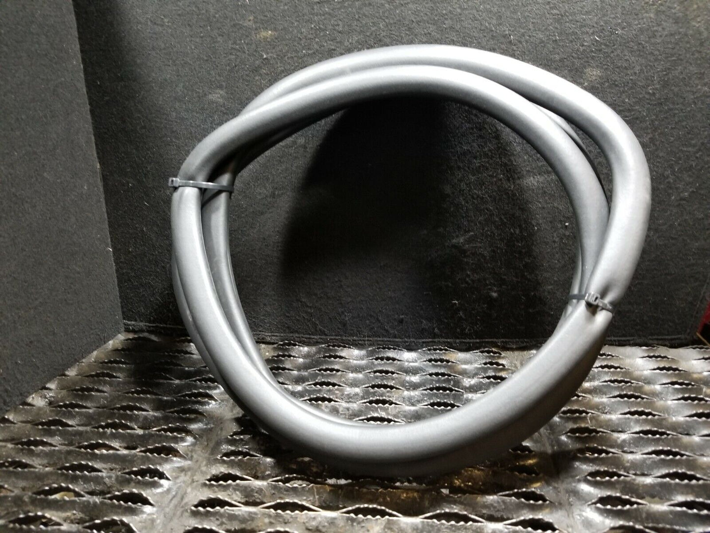 13 14 15 16  Dodge Dart Rear Right Pass Door Weatherstrip Seal Ome 76k
