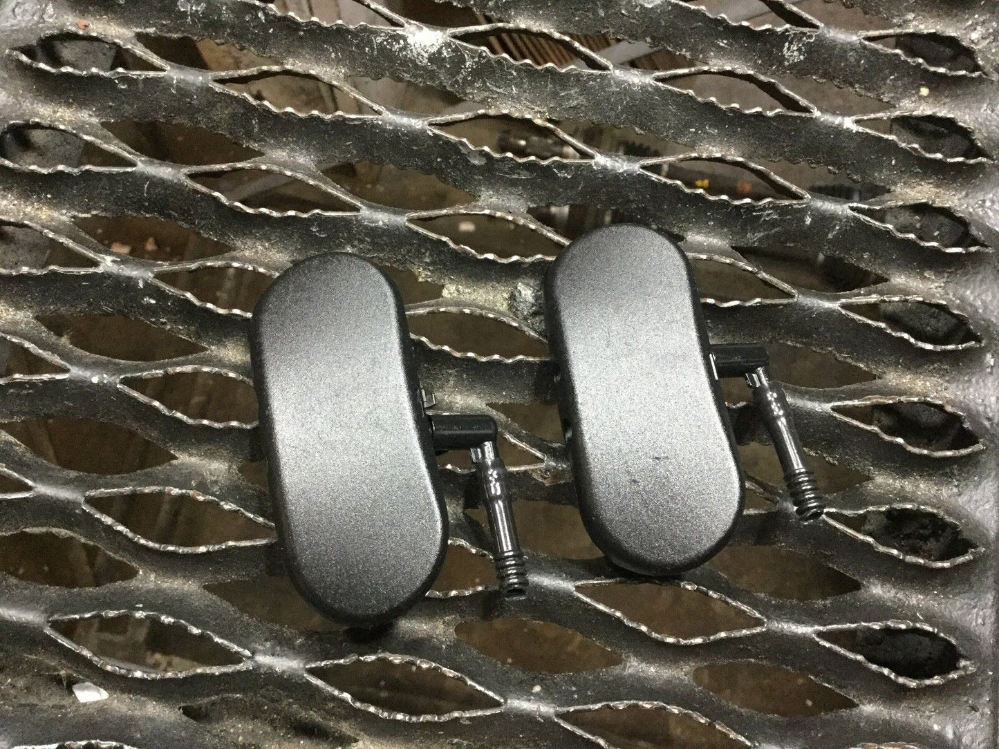 05 06 07 08 Audi A4 Right Or Left Washer Sprayer Nozzle OEM Per Each 1pc