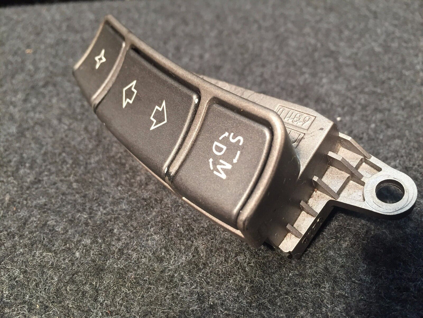 02 03 04 05 BMW 745i 745li E65 E6right Steering Wheel Control Switch OEM 6911586