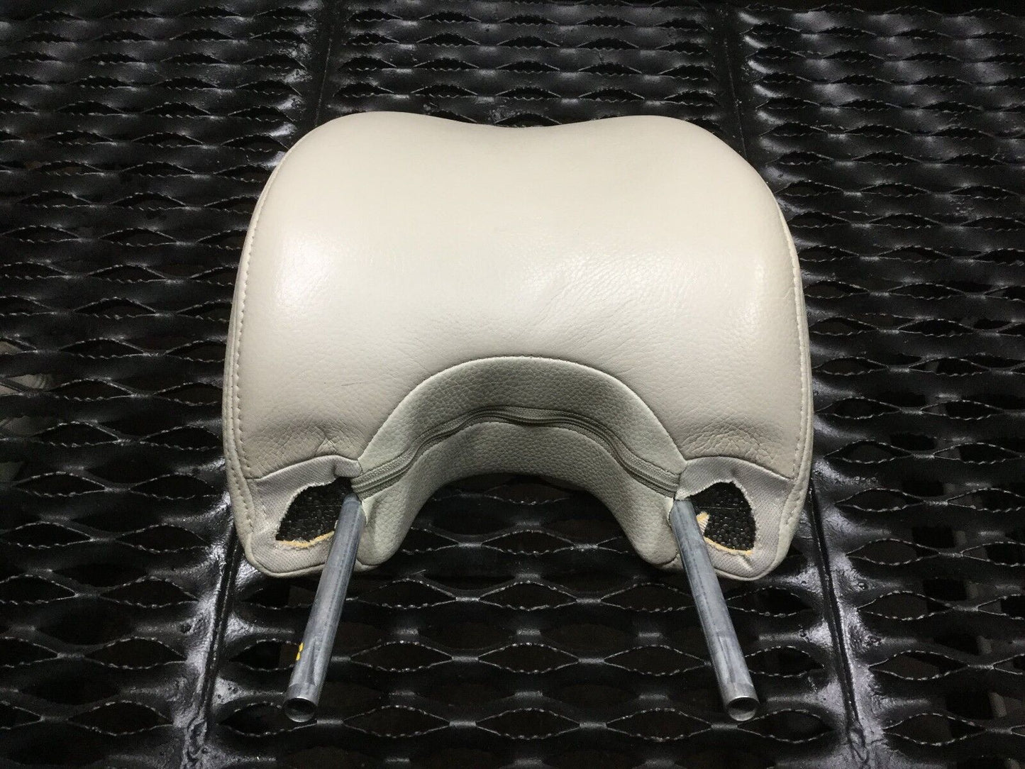 01 02 03 04 05 06 07 08 09 Volvo S60 Front Right Passenger Seat Headrest OEM