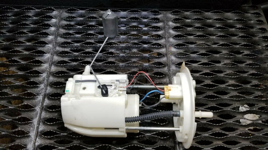 10 11 12 Lincoln MKT Fuel Gas Pump OEM