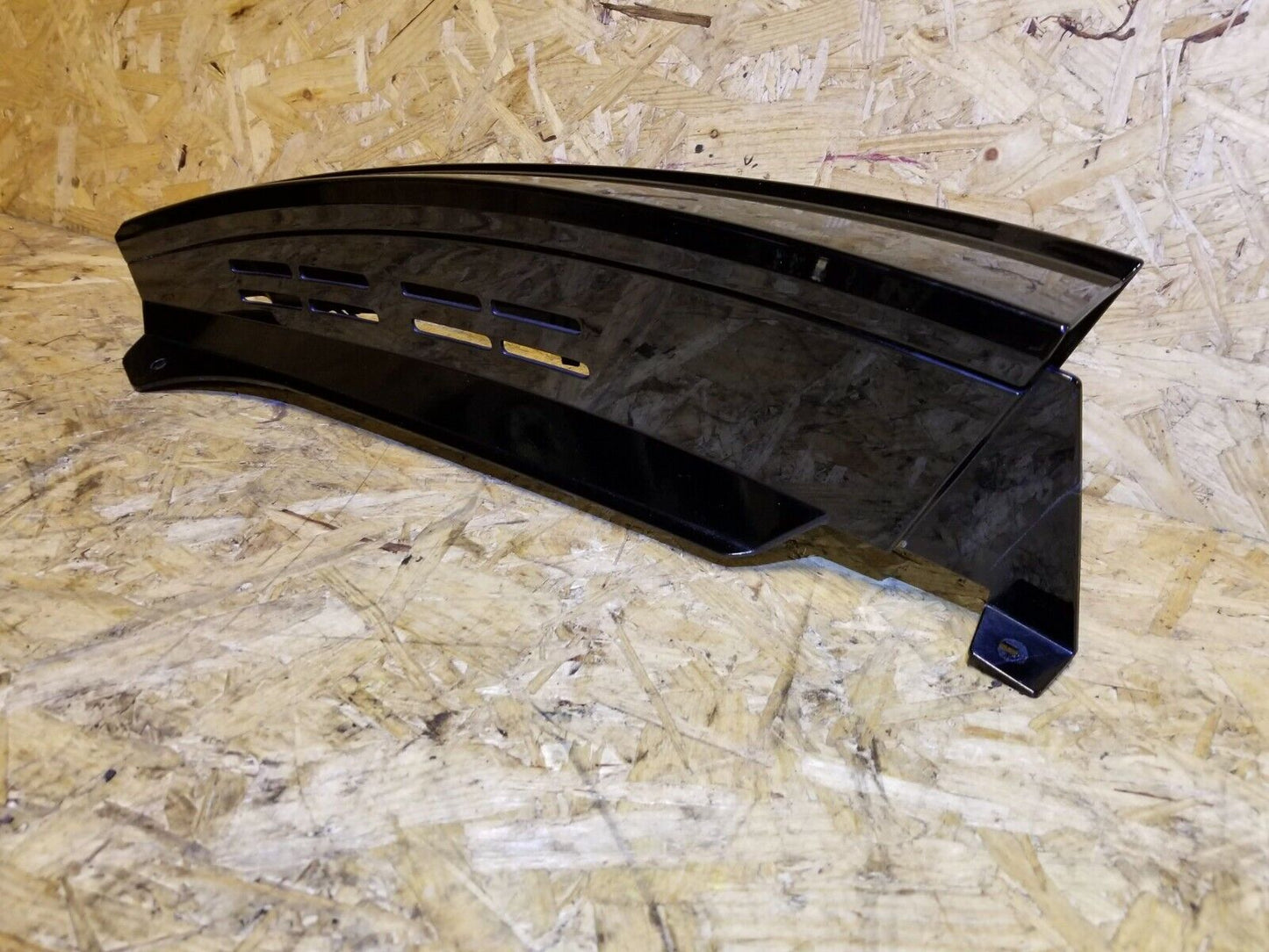 07 08 09 10 11 12 13 14 Escalade Right Passenger Rear Applique D-pillar Trim OEM