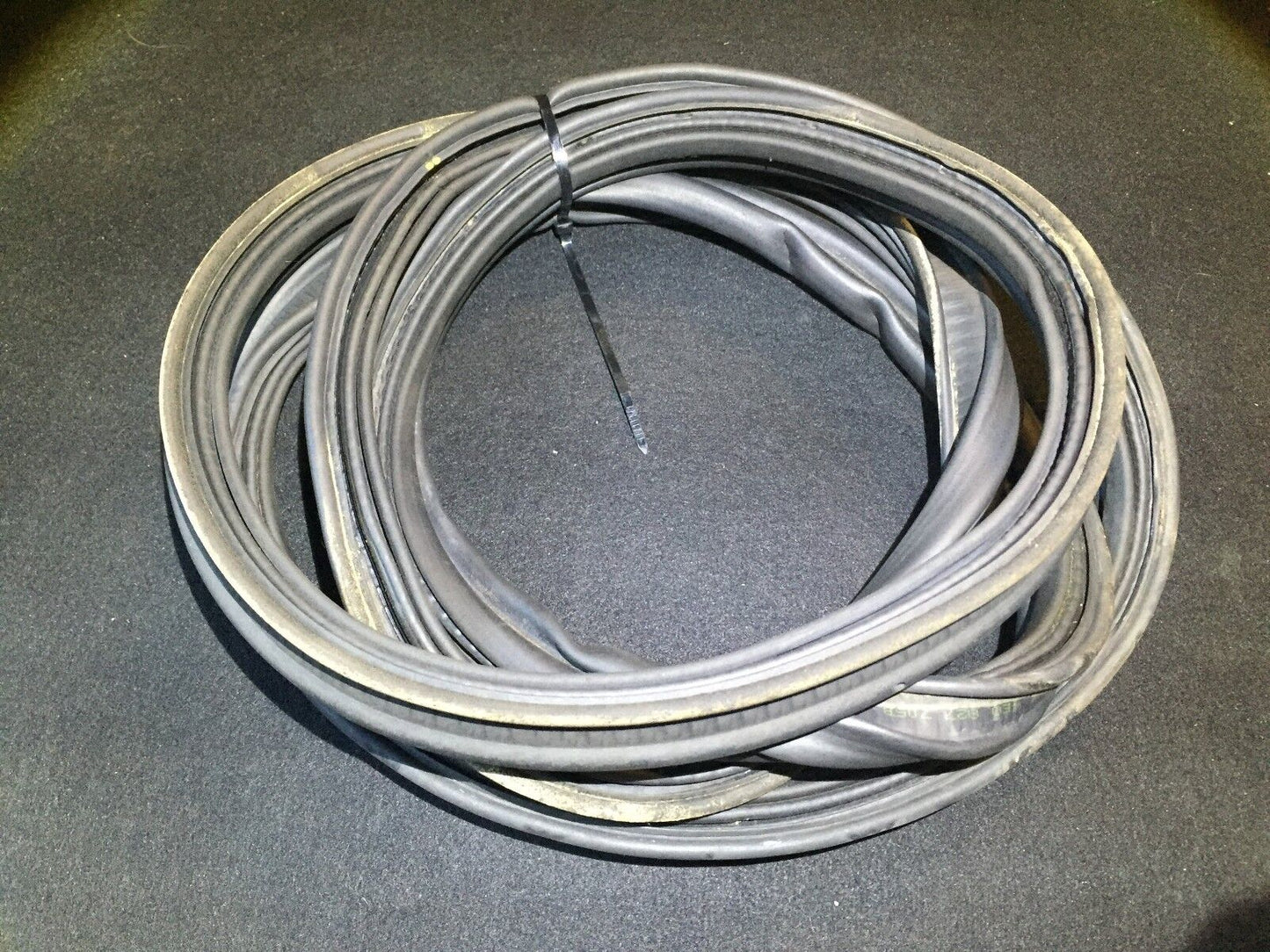 04 05 06 07 08 09 Audi A8 A8l D3 Rear Trunk Lid Weatherstrip Seal OEM