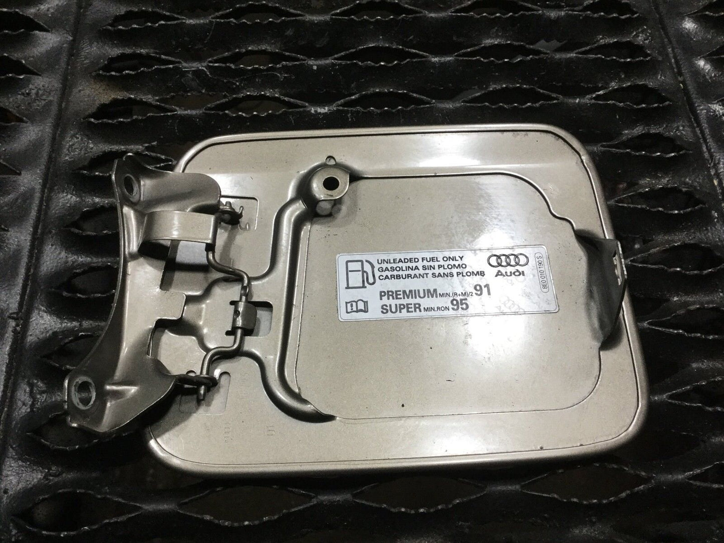 04 05 06 07 08 Audi A4 Fuel Gas Tank Filler Lid 8e0010190s OEM