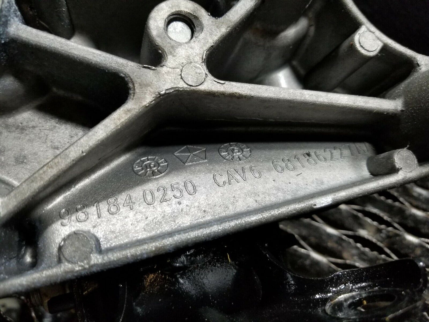 13 14 15 16 Jeep Compass 2.4l Automatic Transmission Mount Bracket Left OEM 30k