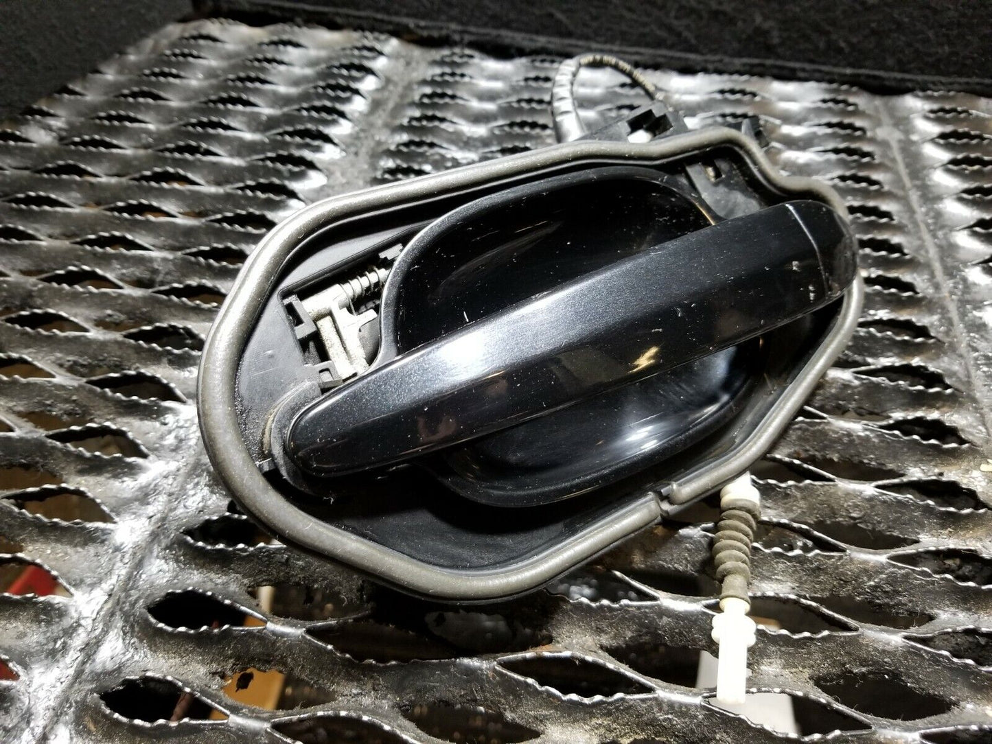 06 07 08 09 10 BMW 528i E60 Rear Left Driver Side Exterior Door Handle OEM