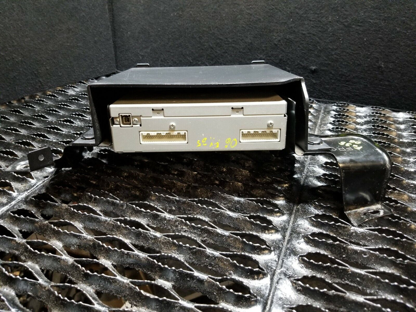 06 07 08 Infiniti Fx35 Navigation Dvd Player W/ Bracket OEM