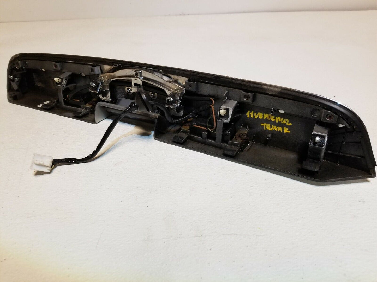 07 08 09 10 11 12 Hyundai Veracruz Trunk Lid Molding License Plate Light OEM